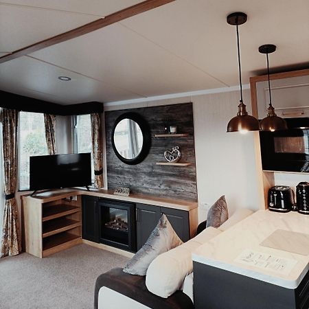 Villa Hillingworth'S Hot Tub Retreat - Lochmaben Dumfries Exterior foto