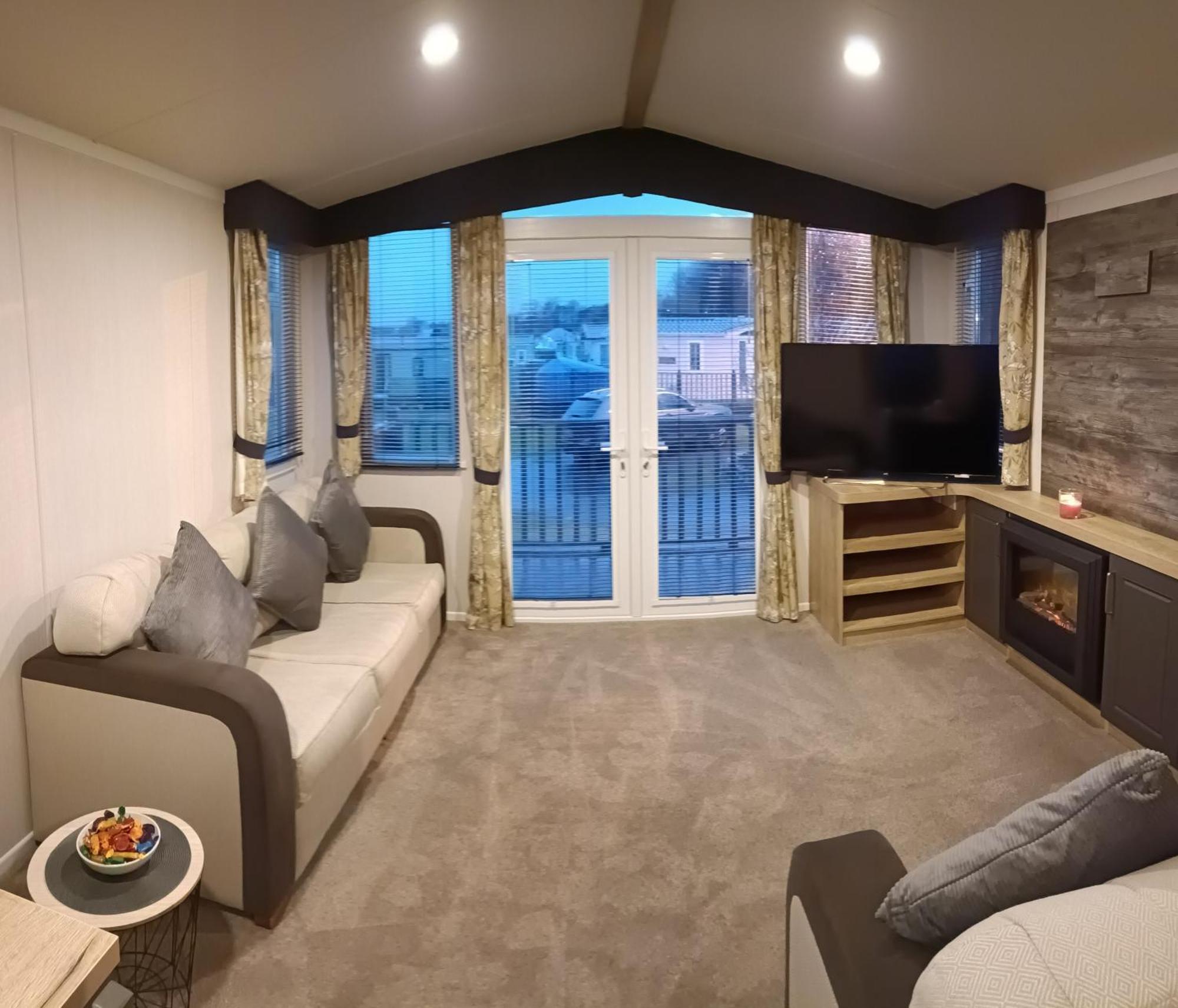 Villa Hillingworth'S Hot Tub Retreat - Lochmaben Dumfries Exterior foto